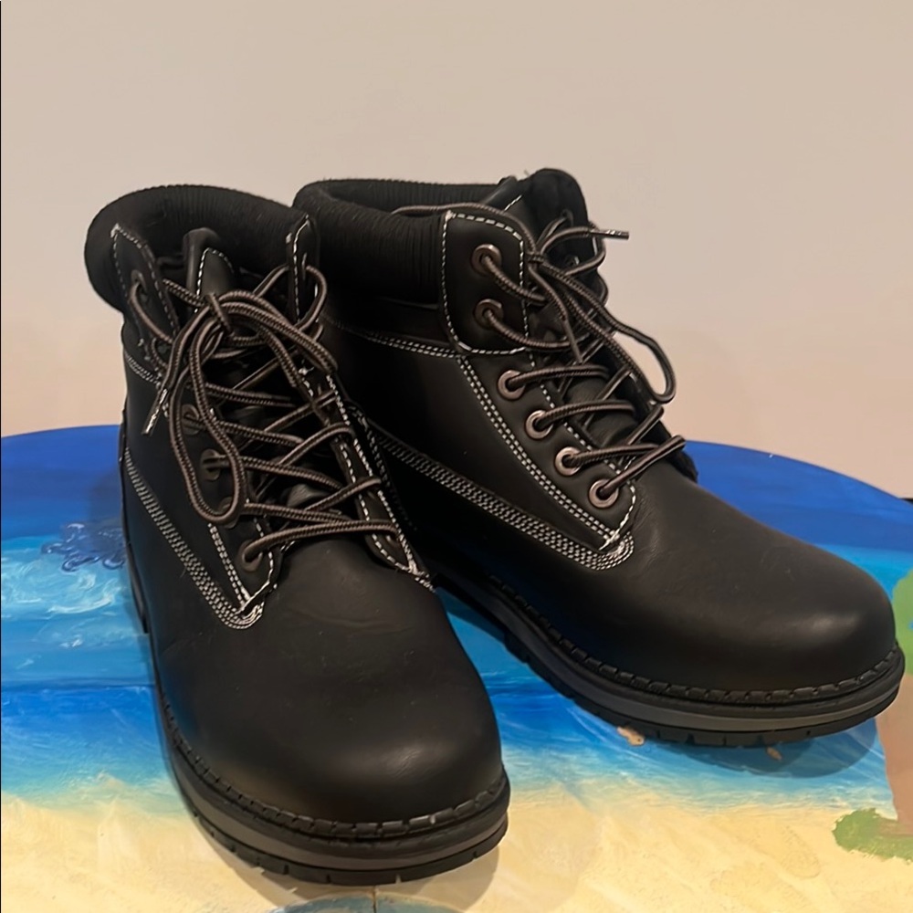 Men’s Black Lace-Up Boots 9.5